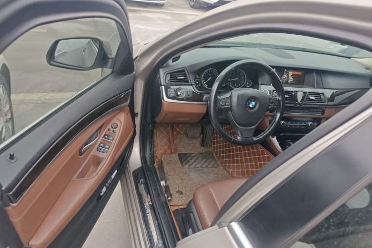 Used BMW 5 Series 2017 525Li Leading Model
