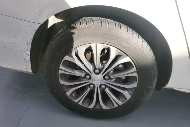 Used Buick GL8 2023 Facelifted Land Cruiser Executive Luxury Version
