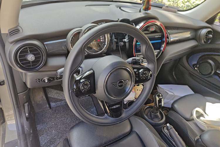 Used MINI MINI 2019 1.5T COOPER Artist