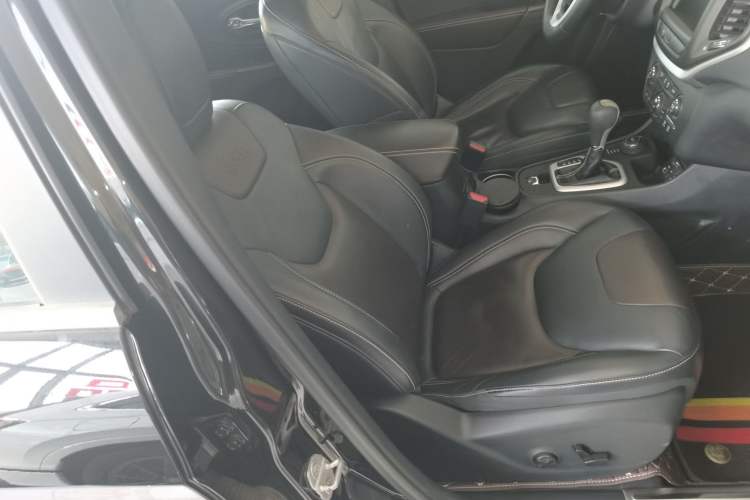 Used  Cherokee 2016 2.4L Professional Smart Version