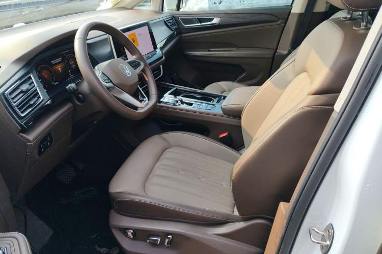 Used Volkswagen Viloran 2024 330TSI Luxury Edition
