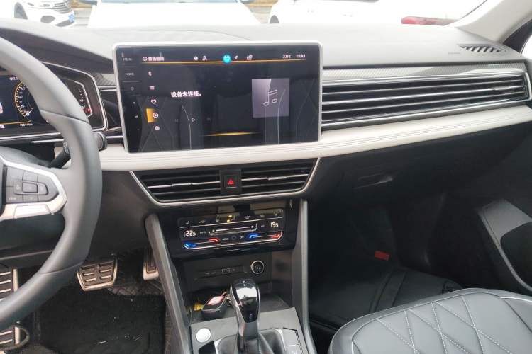 Used Volkswagen Tiguan L 2024 Outstanding Model 330TSI Automatic Two-Wheel Drive R-Line Dragon Glory Edition
