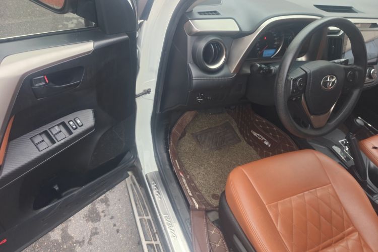 Used Toyota RAV4 2015 2.0L CVT Two-Wheel Drive Fashion Edition
