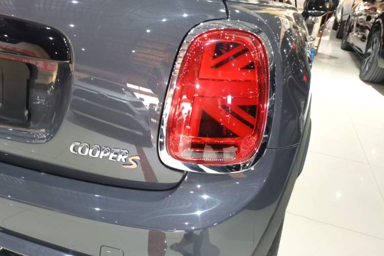 Used  MINI 2021 2.0T COOPER S Classic Edition
