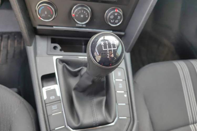 Used Volkswagen Lamando 2017 230TSI Manual Trend Edition
