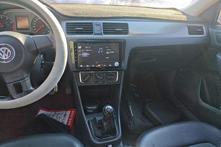 Used Volkswagen Santana 2015 1.4L Manual Comfort Edition
