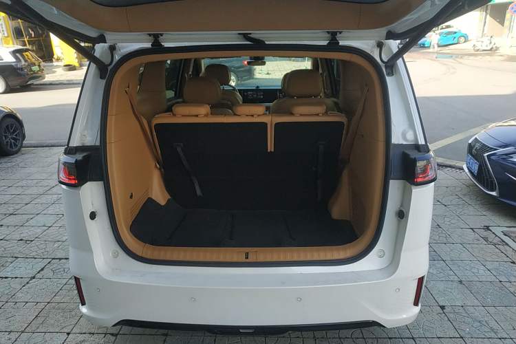 Used VOYAH Dream 2022 0-Emission Version Range of 475 km
