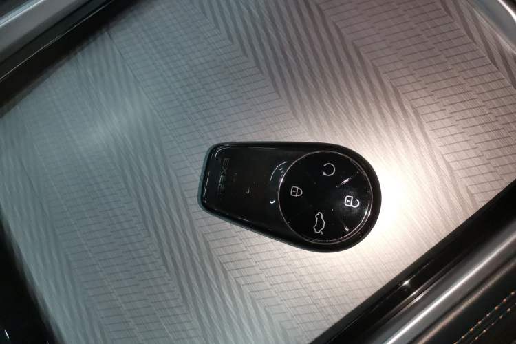 Used  Lingyun 2024 300T Two-Wheel Drive Starlight Edition