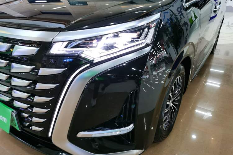 Used Denza D9 2022 DM-i 970 Four-Wheel Drive Flagship Model
