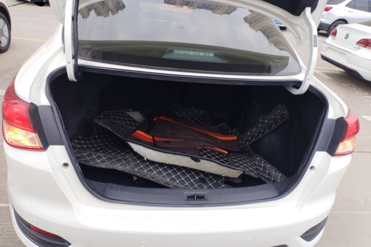 Used Nissan Lannia 2019 1.6L CVT Smart Connect Smart Cool Version China V Standard
