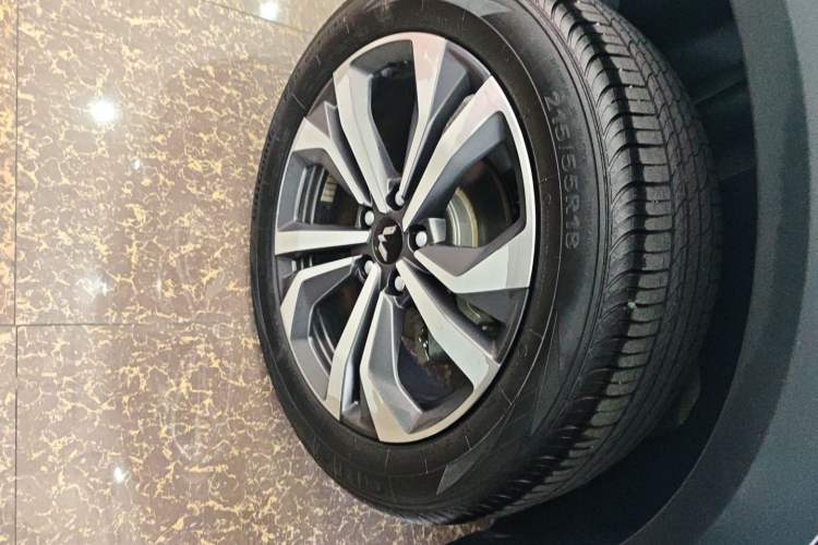 Used Wuling Asta 2022 2.0L DHT Electric-Speed Version
