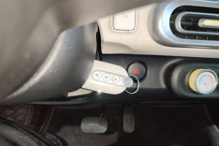 Used Wuling Hongguang MINIEV 2024 3rd Generation 215km Advanced Version
