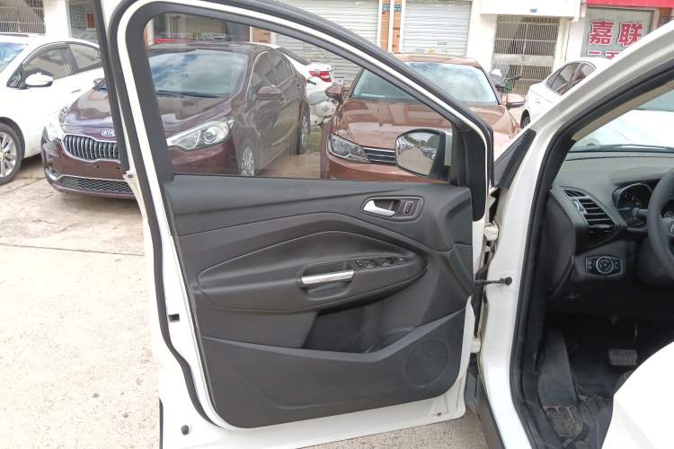 Used Ford Kuga 2018 EcoBoost 180 Two-Wheel-Drive Platinum Edition
