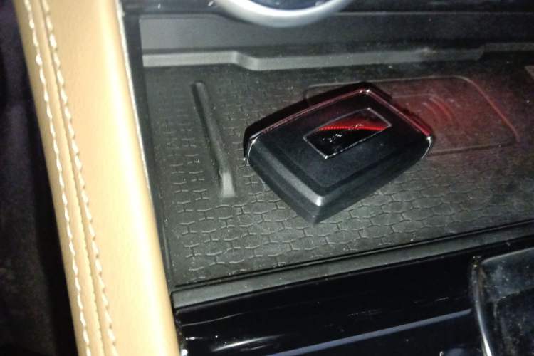 Used Jaguar XFL 2025 Model—2.0T P250, Two-Wheel Drive, Premium Luxury Edition
