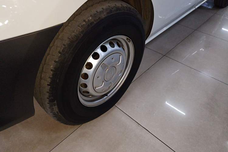 Used Ford Transit 2023 2.0T Diesel Automatic Multi-Function Commercial Vehicle Short Wheelbase Low Roof 5/6 Seats
