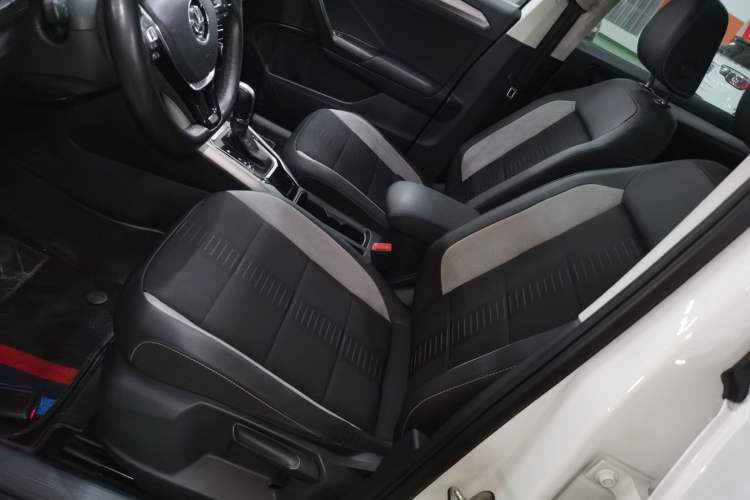 Used Volkswagen T-ROC 2019 230TSI DSG Two-Wheel-Drive Advanced Version China VI Standard
