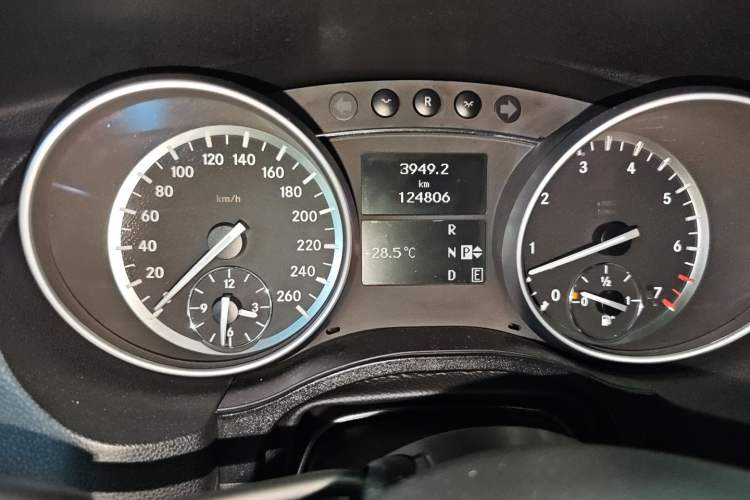 Used Mercedes-Benz R-Class 2014 R 320 4MATIC Business Model
