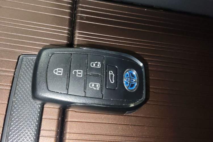 Used Toyota Sienna 2023 2.5L Hybrid Luxury Edition
