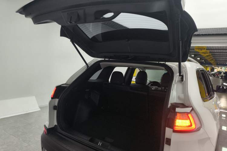 Used  Cherokee 2019 2.0T Two-Wheel Drive Smart Enjoyment Version China V
