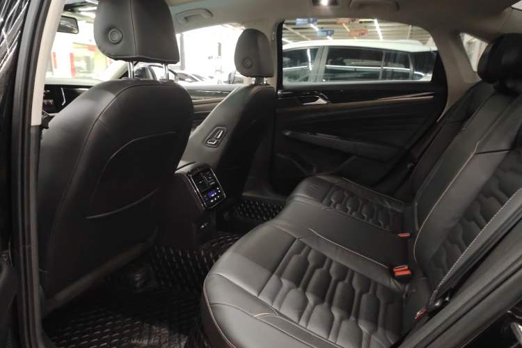 Used Volkswagen Passat 2020 Facelift 330TSI Elite Edition China VI Standard