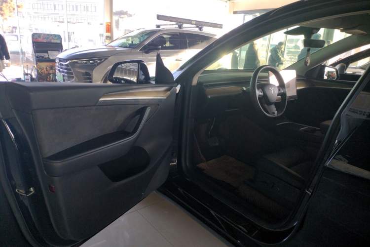 Used Tesla Model Y 2022 Long-Range All-Wheel-Drive Version