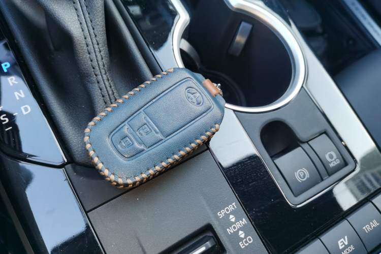 Used Toyota Highlander 2023 2.5L Smart Electric Hybrid Dual-Motor All-Wheel-Drive Luxury 7-Seater
