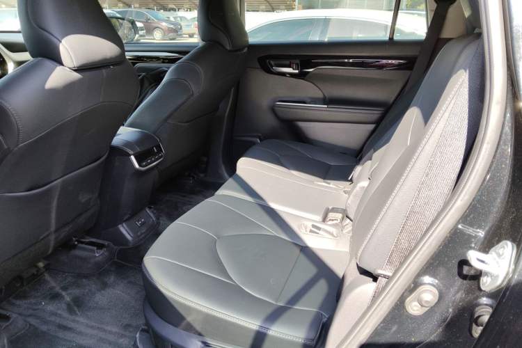 Used Toyota Highlander 2023 2.5L Smart Electric Hybrid Dual-Motor All-Wheel-Drive Luxury 7-Seater
