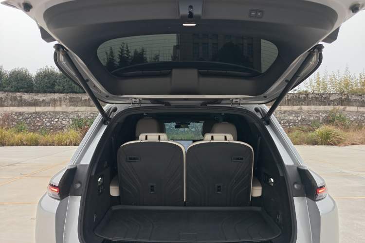 Used Li Auto L8 2023 Pro Model
