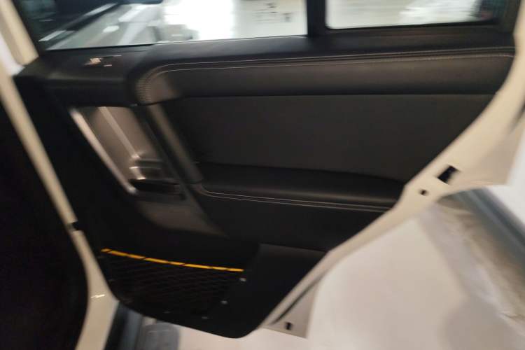 Used  V23 2025 401 Two-Wheel Drive Advanced Edition
