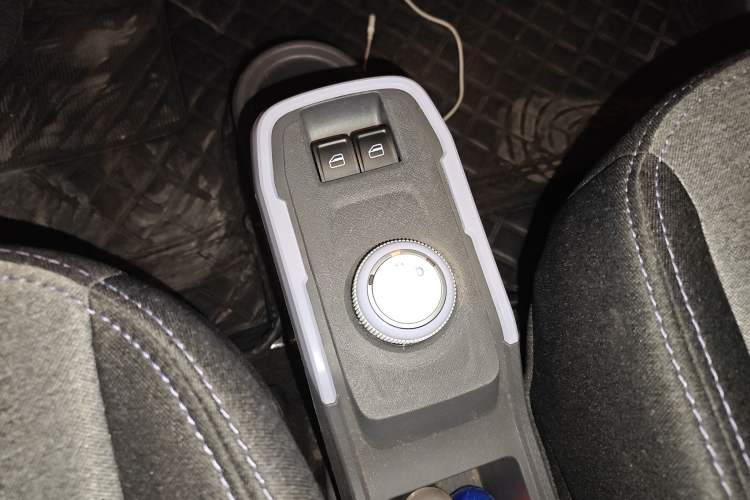 Used Chery QQ Ice Cream 2022 170km Sundae Phosphate Lithium-Ion
