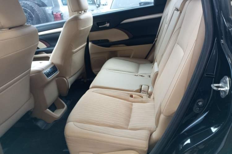 Used Toyota Highlander 2015 2.0T Two-Wheel Drive Elite Edition 7 Seats
