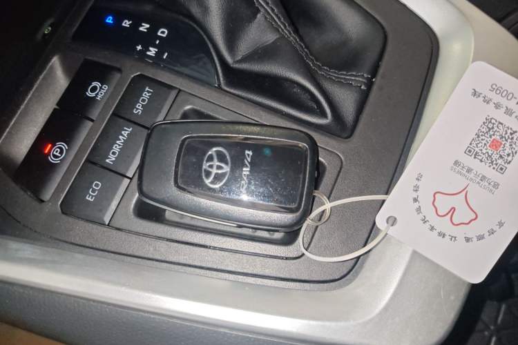 Used Toyota RAV4 2023 2.0L CVT Two-Wheel Drive Fashion Plus Edition
