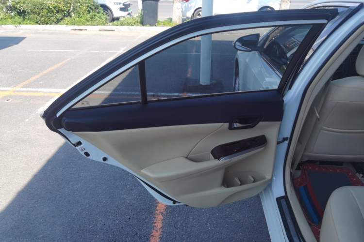 Used Toyota Camry 2016 2.0E 10th Anniversary Elite Edition
