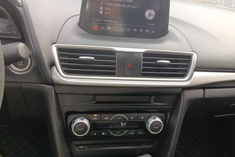 Used Mazda Mazda 3 Axela 2019 Cloud-Controlled Version Sedan 1.5L Automatic Luxury Trim China V Standard