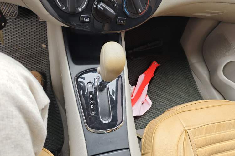 Used Nissan Tiida 2013 1.6L CVT Cool Cafe Edition
