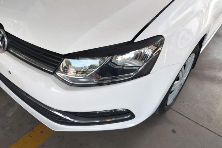 Used Volkswagen Polo 2016 1.6L manual Comfort trim level