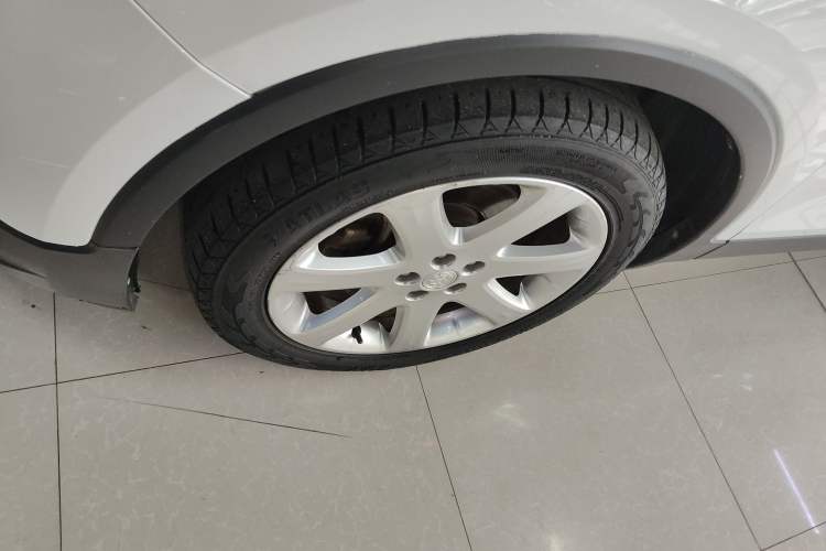 Used Buick Encore 2015 1.4T Automatic Two-Wheel Drive Urban Elite Version
