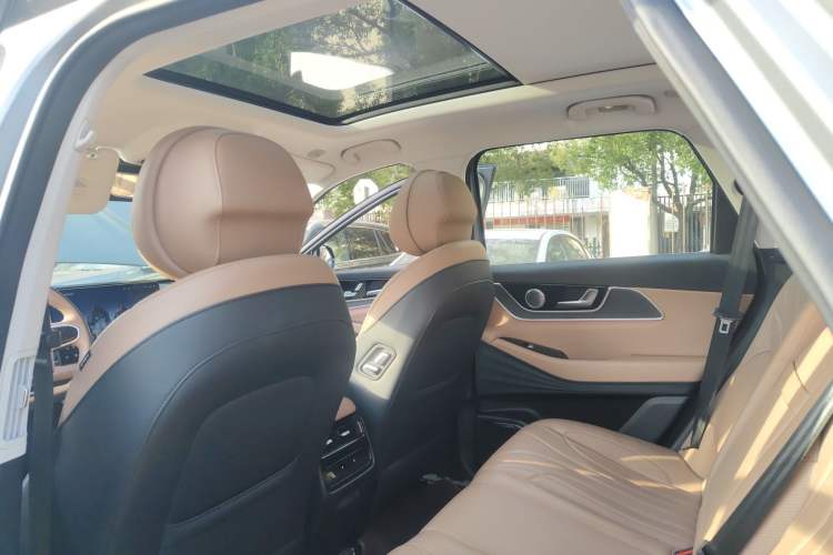 Used Chery Tiggo 8 L 2024 2.0T Two-Wheel Drive Prestige Version 5 Seats
