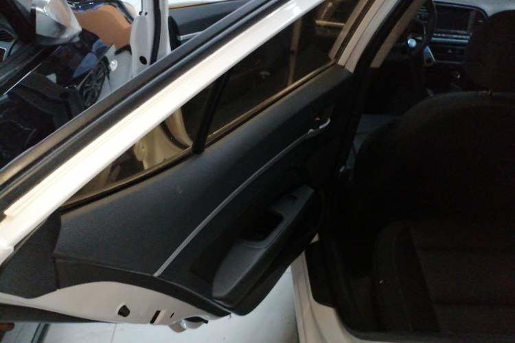 Used Hyundai Elantra 2016 1.6L Automatic ZhiXuan – Elite Version
