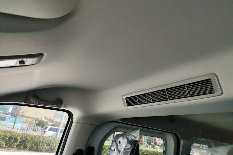 Used Ruichi EC75 2025 Model Passenger Vehicle Smart Driving Edition Pioneer I 41.5 kWh