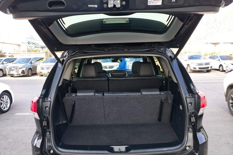 Used Toyota Highlander 2018 2.0T Four-Wheel Drive Luxury Version 7 Seats China VI Standard
