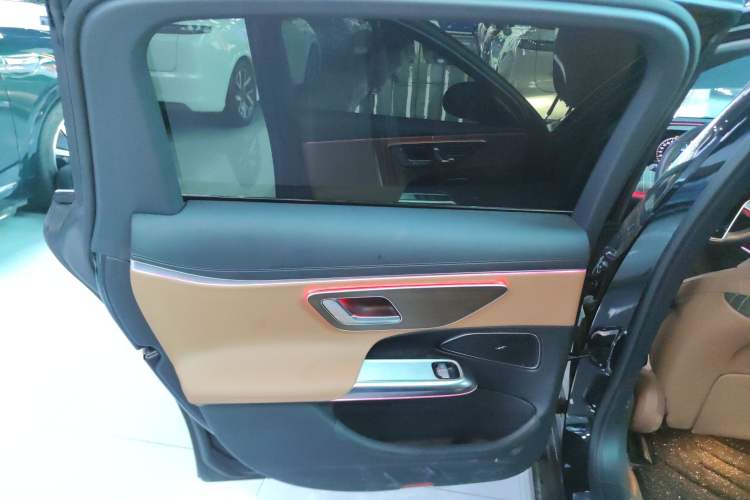 Used Mercedes-Benz E-Class 2024 Refresh E 300 L Stylish Edition
