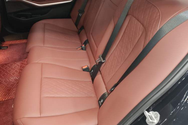 Used BMW i3 2024 eDrive 35 L
