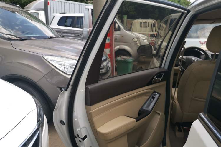 Used Baojun 730 2014 1.5L manual Comfort version 7 seats
