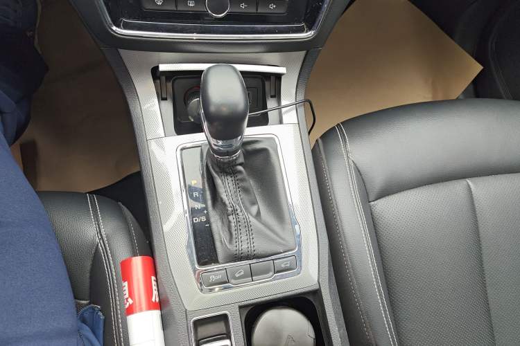 Used Roewe RX5 2018 20T Two-Wheel Drive Automatic Internet Smart Edition