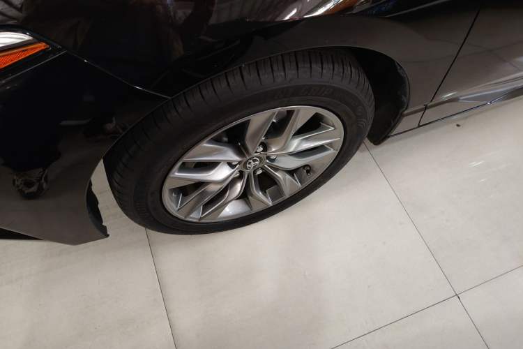 Used Toyota Avalon 2019 Dual-Engine 2.5L Luxury Edition China VI Standard