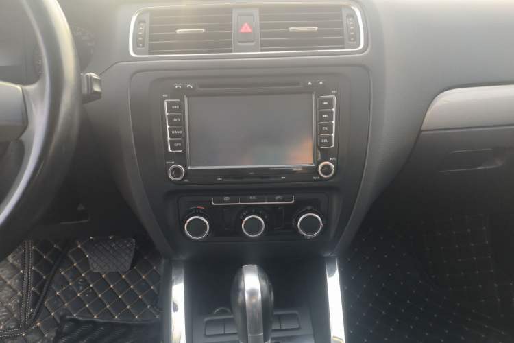 Used Volkswagen Sagitar 2015 1.6L Automatic Comfort Model
