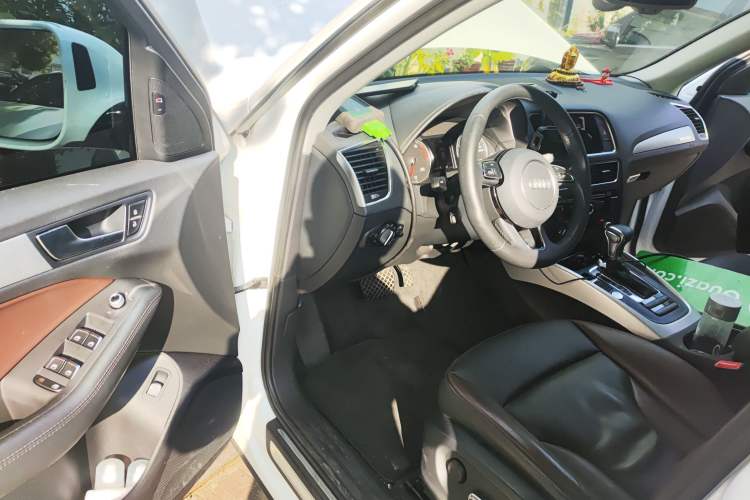 Used Audi Q5 2018 Collector's Edition 40 TFSI Technology Model
