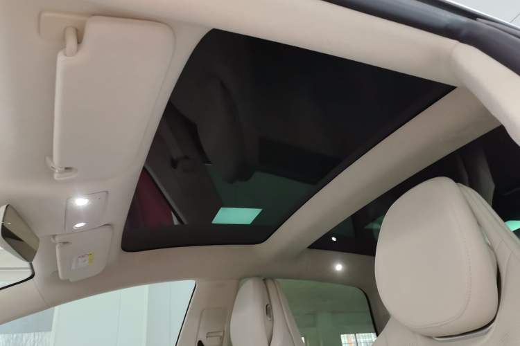 Used Hima Luxeed S7 2025 705 km Max
