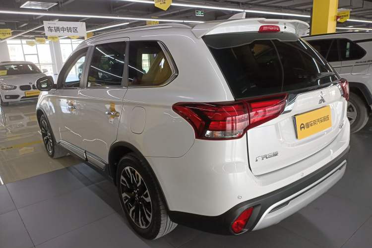 Used Mitsubishi Outlander 2019 2.4L 4x4 Zhi Xiang Edition 5 Seats China VI Standard
